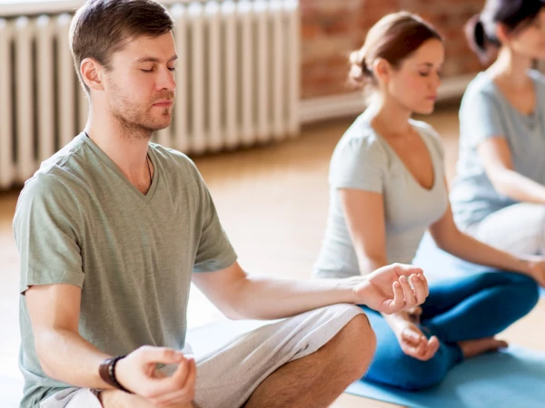 Selbstmitgefühls-Meditationen helfen, Selbstfürsorge und Achtsamkeit mit sich zu festigen