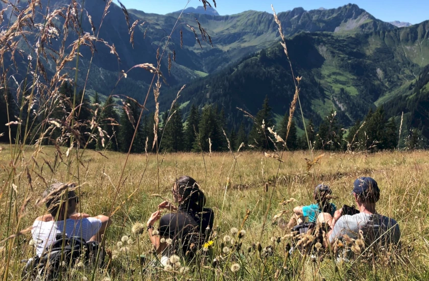 Achtsamkeit inmitten der Natur – Kraft tanken und die Weite der Berge spüren