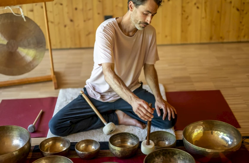 Klangmeditation ist ein Bestandteil in der Intensivwoche Meditation und Achtsamkeit im Kleinwalsertal