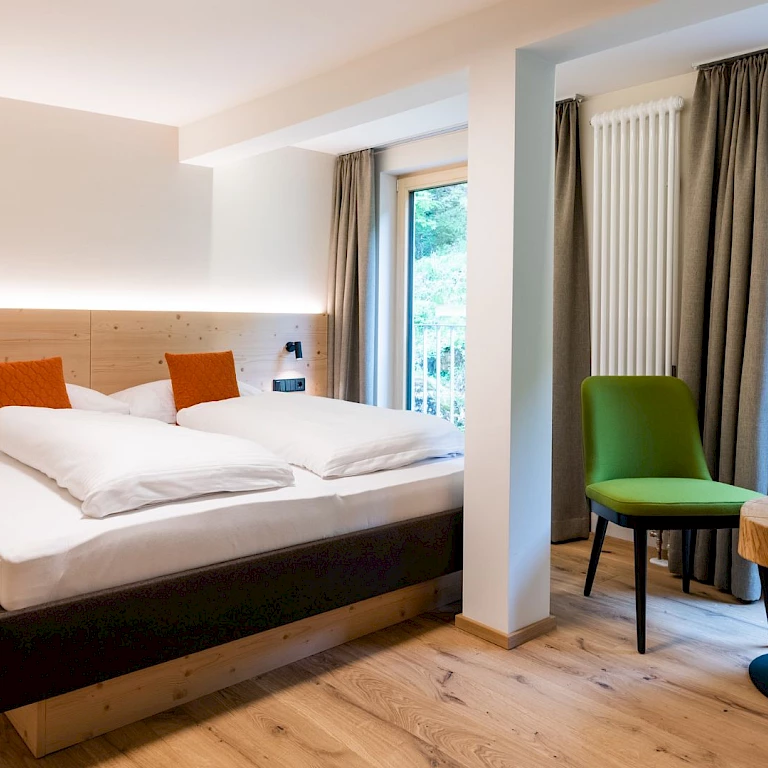 Beim Zimmertyp Nagelfluh gibt es auch Zimmer mit einem klassischen Doppelbett (1,80 m Breite)