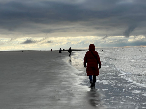 Spaziergänge am Strand in St. Peter Ording bieten die ideale Ergänzung zu unserem Meditationssseminar zur Resilienzsteigerung für Mitarbeiter