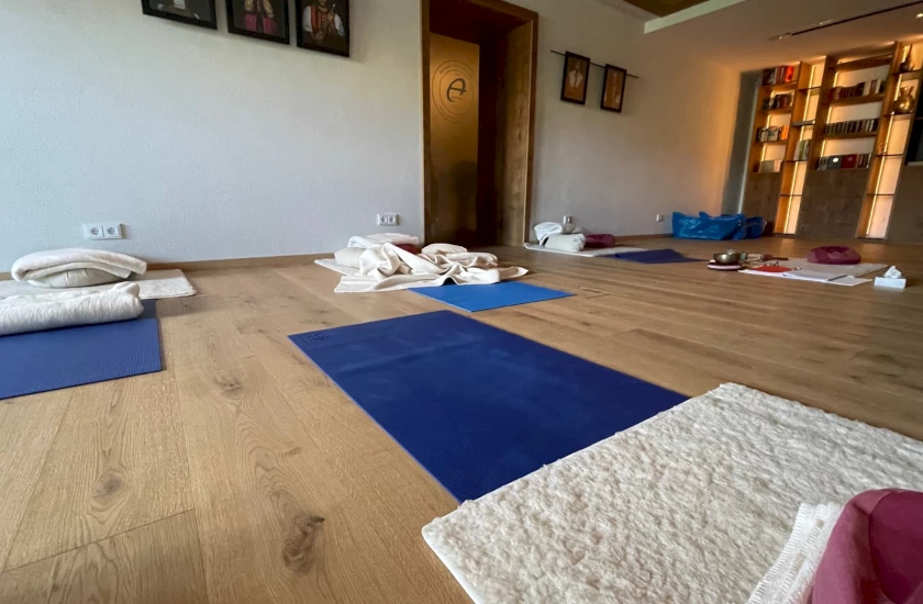 Meditationseinheiten im Seminarraum im Almhof Rupp Kleinwalsertal
