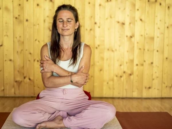 Yin & Yang Selbstmitgefühl – Die innere Balance finden durch liebevolle Selbstfürsorge und kraftvolle innere Stärke.